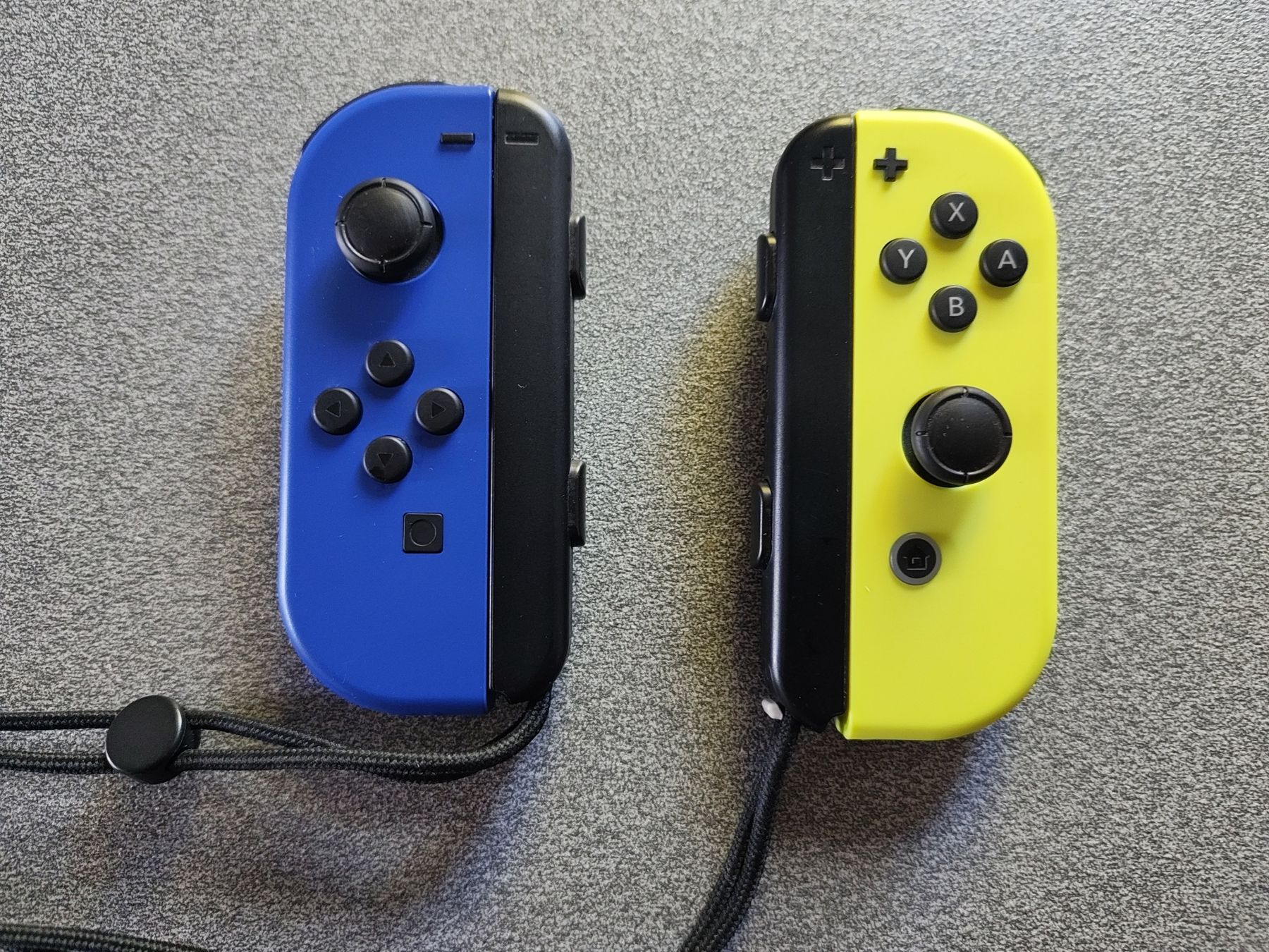 Nintendo Controller: Nintendo Switch Joy-Con Controller Set blau gelb – Usato da Seuzach venduto da dan1991