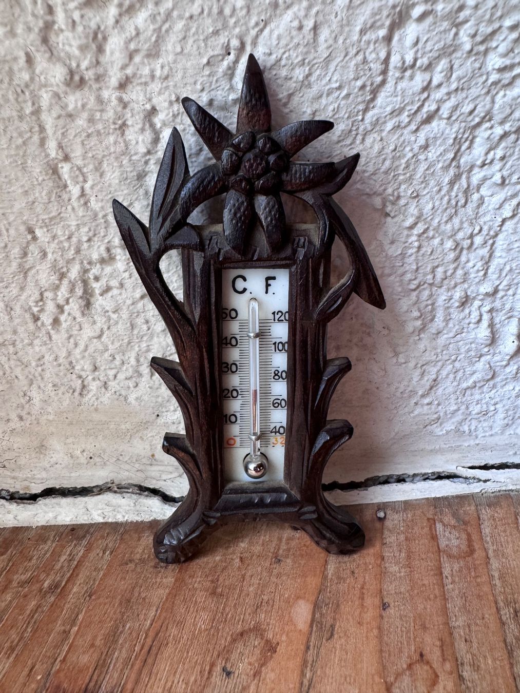Sculture & Statue: Brienzer Schnitzerei Standthermometer mit Edelweiss – Usato da Glovelier venduto da deepfunk