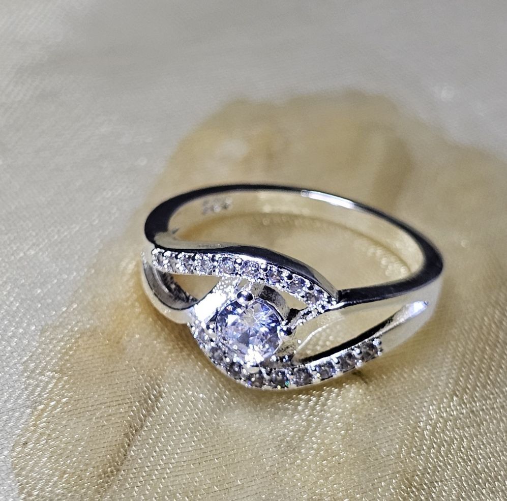 Anelli: Eleganter Ring mit Zirkonia, 925 versilbert, Gr. 8 – Nuovo (secondo la descrizione) da Grenchen venduto da maretop 1