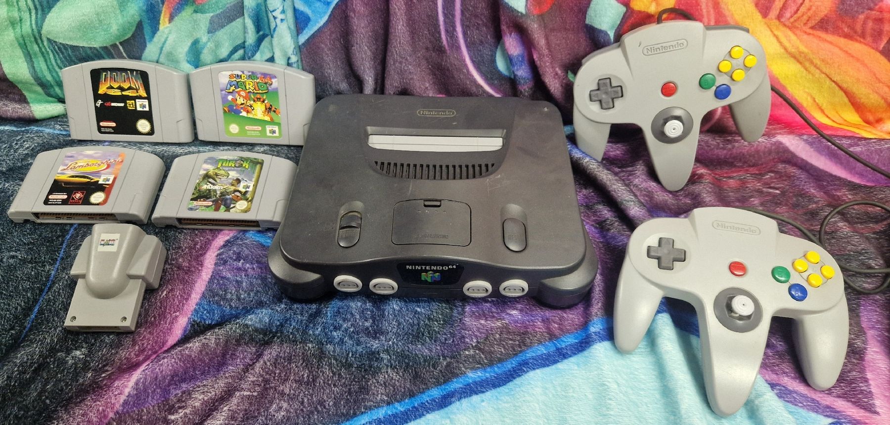 Nintendo Konsolen: Console Nintendo 64 avec jeux et manettes – Gebraucht aus Villars-sur-Glâne von MrLobTec