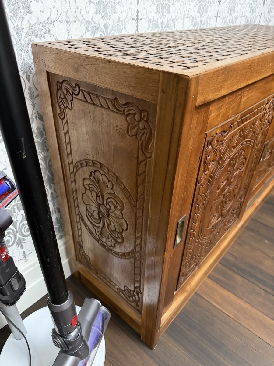 Cassettiere: Antike Holzkommode / Sideboard mit Schnitzereien – Usato da Strengelbach venduto da KW. 2