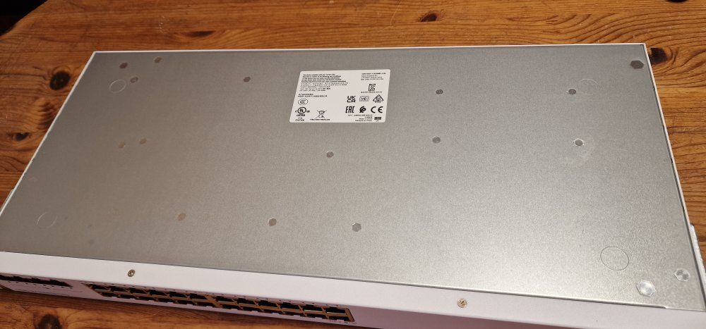 Cisco Hub & Switch: Cisco Switch CBS220-24T-4X 28 ports – Usato da Othmarsingen venduto da skygi 4