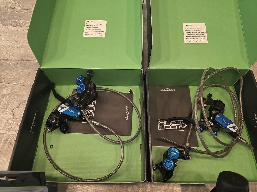 Pezzi di ricambio: Hope Tech V 4V Black/ Blue – Usato da Oberweningen venduto da Kneubuehl-anatol 3