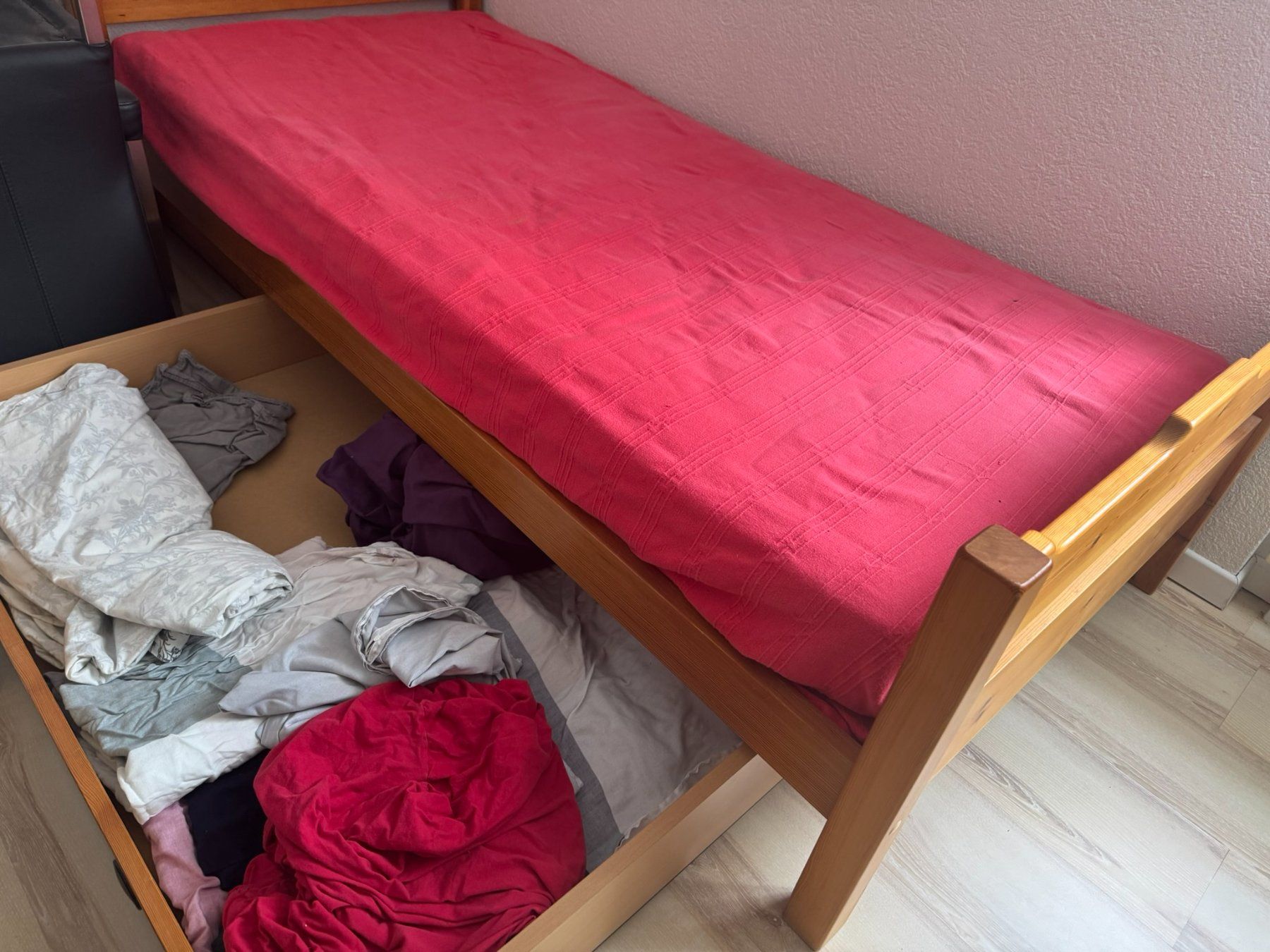 Letti: Einzelbett 200x90cm inkl. Matratze – Usato da Hemmental venduto da ste_rv78 1