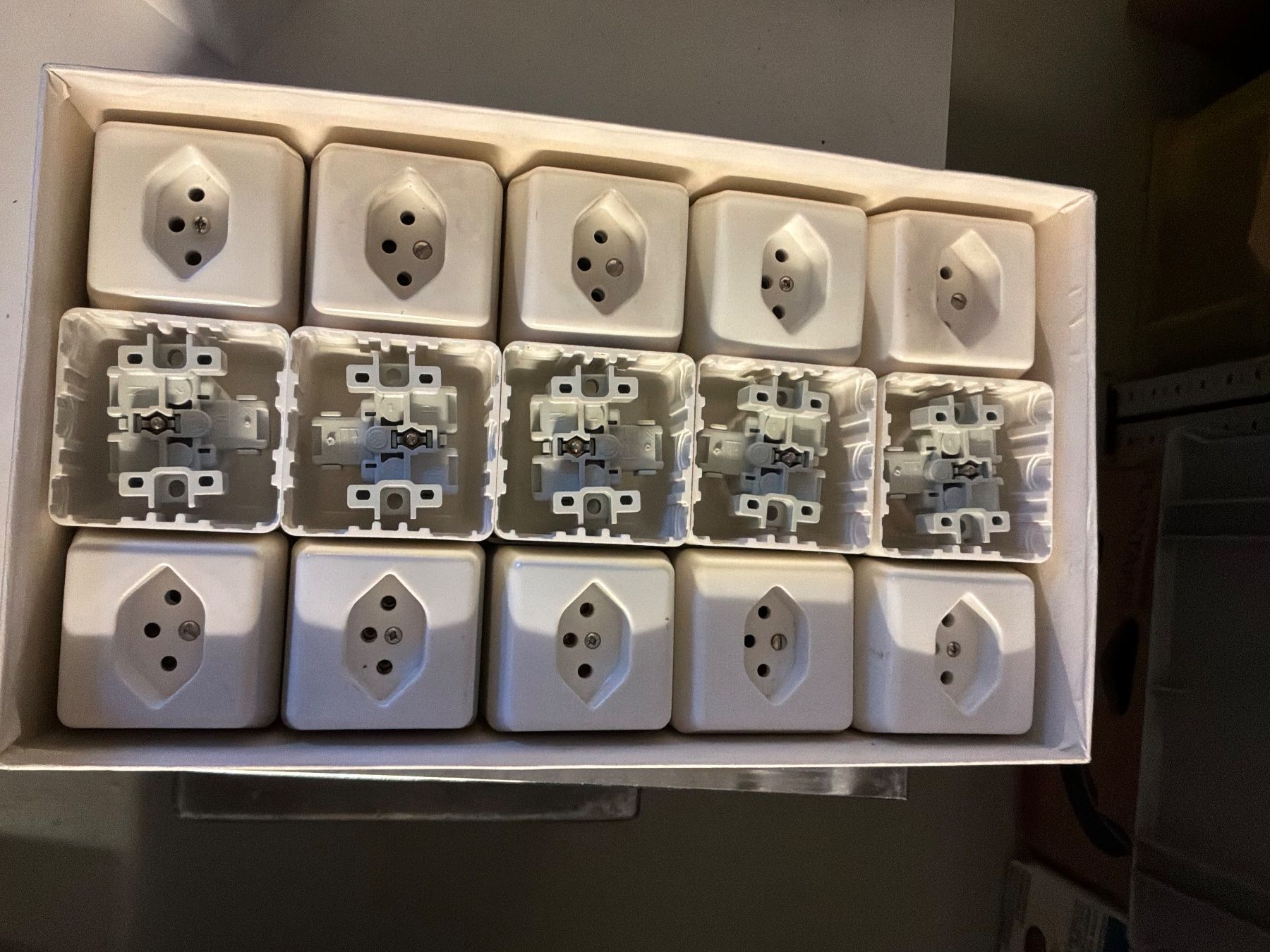 Stecker: Prise T5 murale – Neu (gemäss Beschreibung) aus Biel/Bienne von wil_mg5f