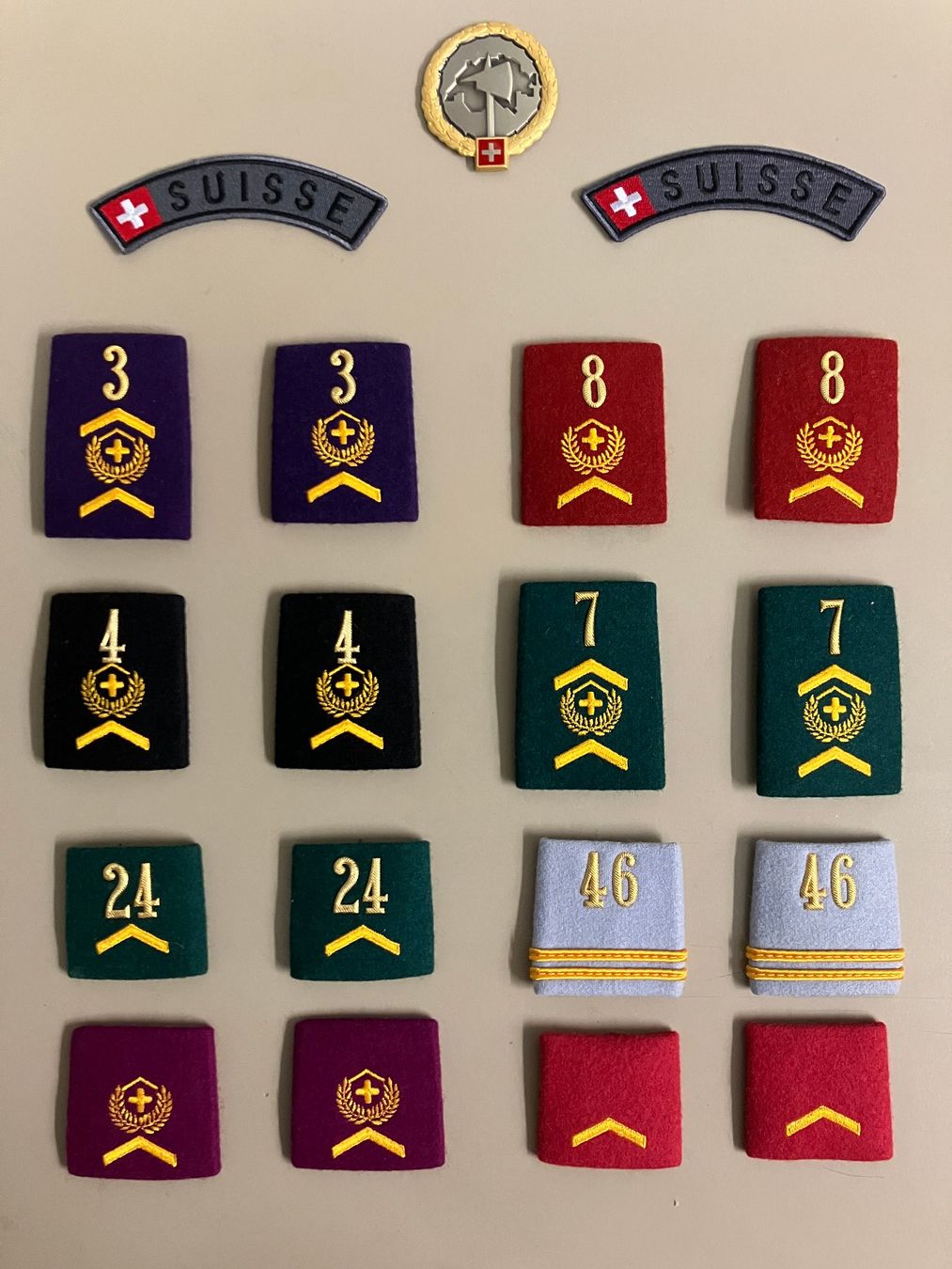 Schweizer Armee Plaketten & Abzeichen: Abzeichen Set Swiss Army, 19 Stk. – Gebraucht aus Riedholz von mastercom