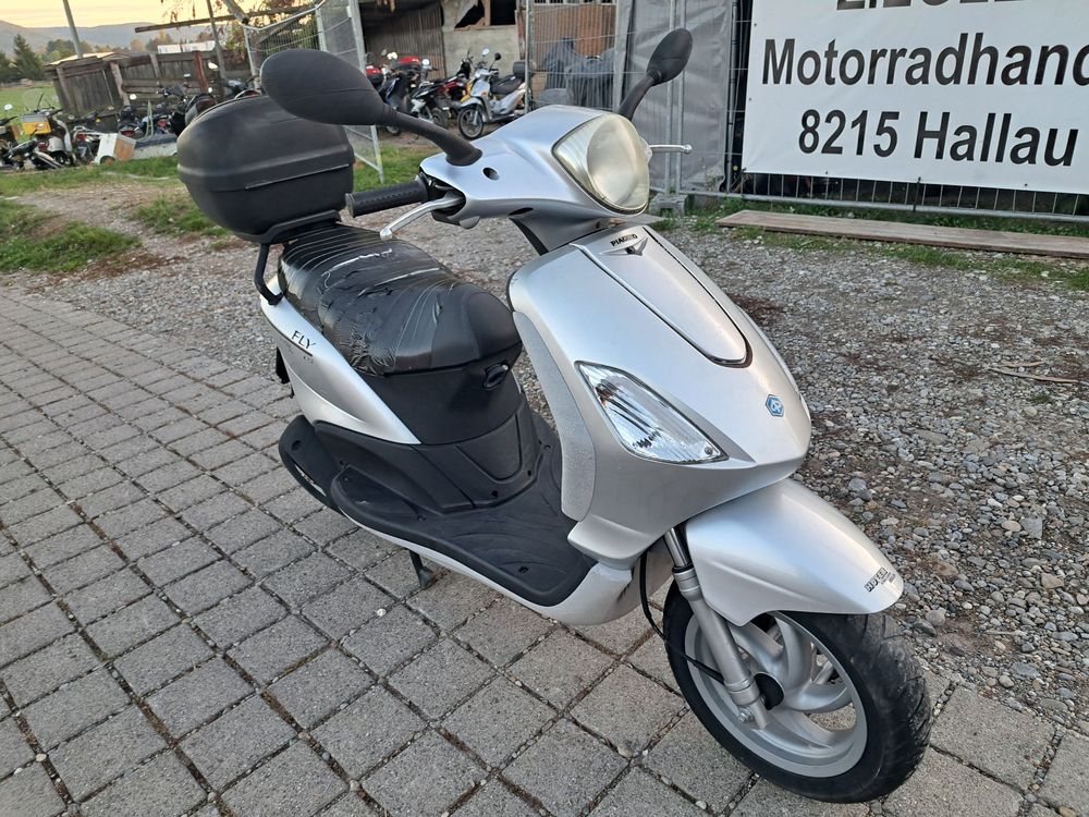 Piaggio FLY 125 Roller Scooter Lieferung möglich (Gebraucht) in Hallau ...