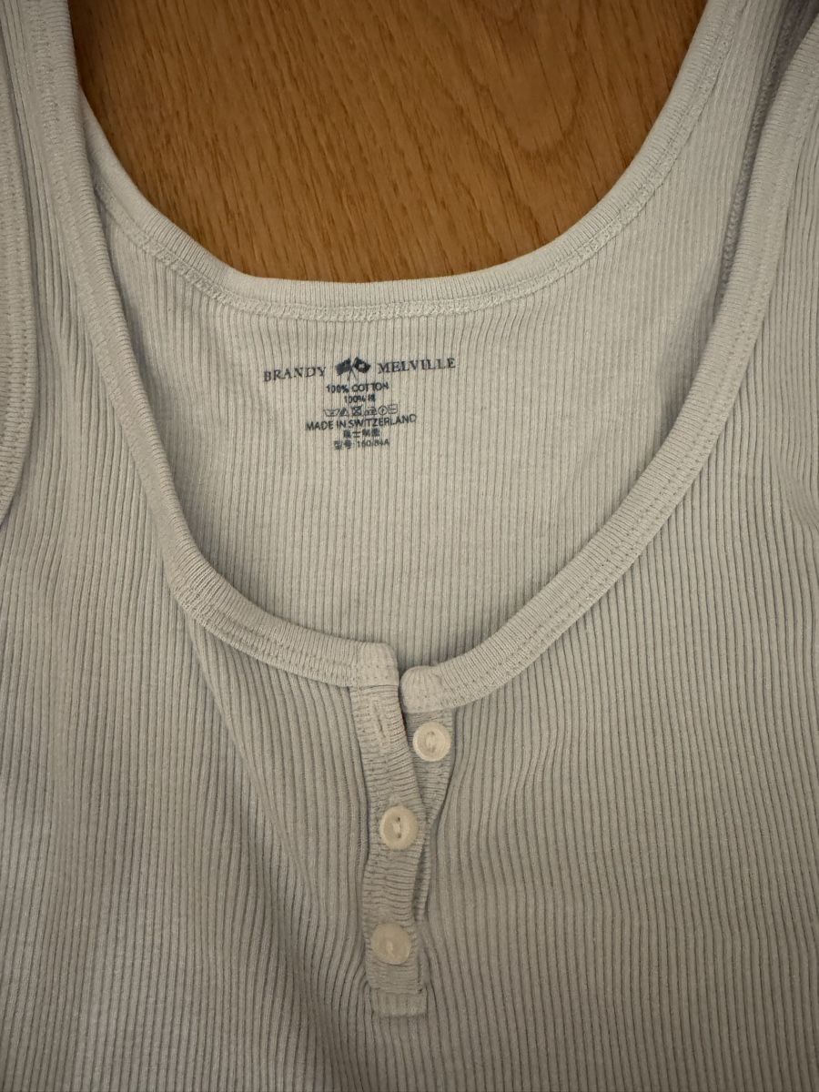 Brandy Melville Top: Brandy Melville, hellblaues Top, neu – Nuovo (secondo la descrizione) da Solothurn venduto da jgu_xfz2 1