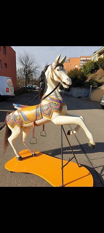 Skulpturen & Statuen: Pferd von einem echten Karusell – Gebraucht aus Winkel von noirangel