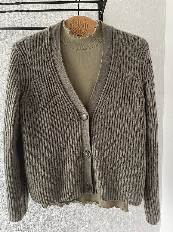 Giacche: Strickjacke aus Kaschmir – Nuovo e nell'imballaggio originale da Meisterschwanden venduto da xX3000Xx 3