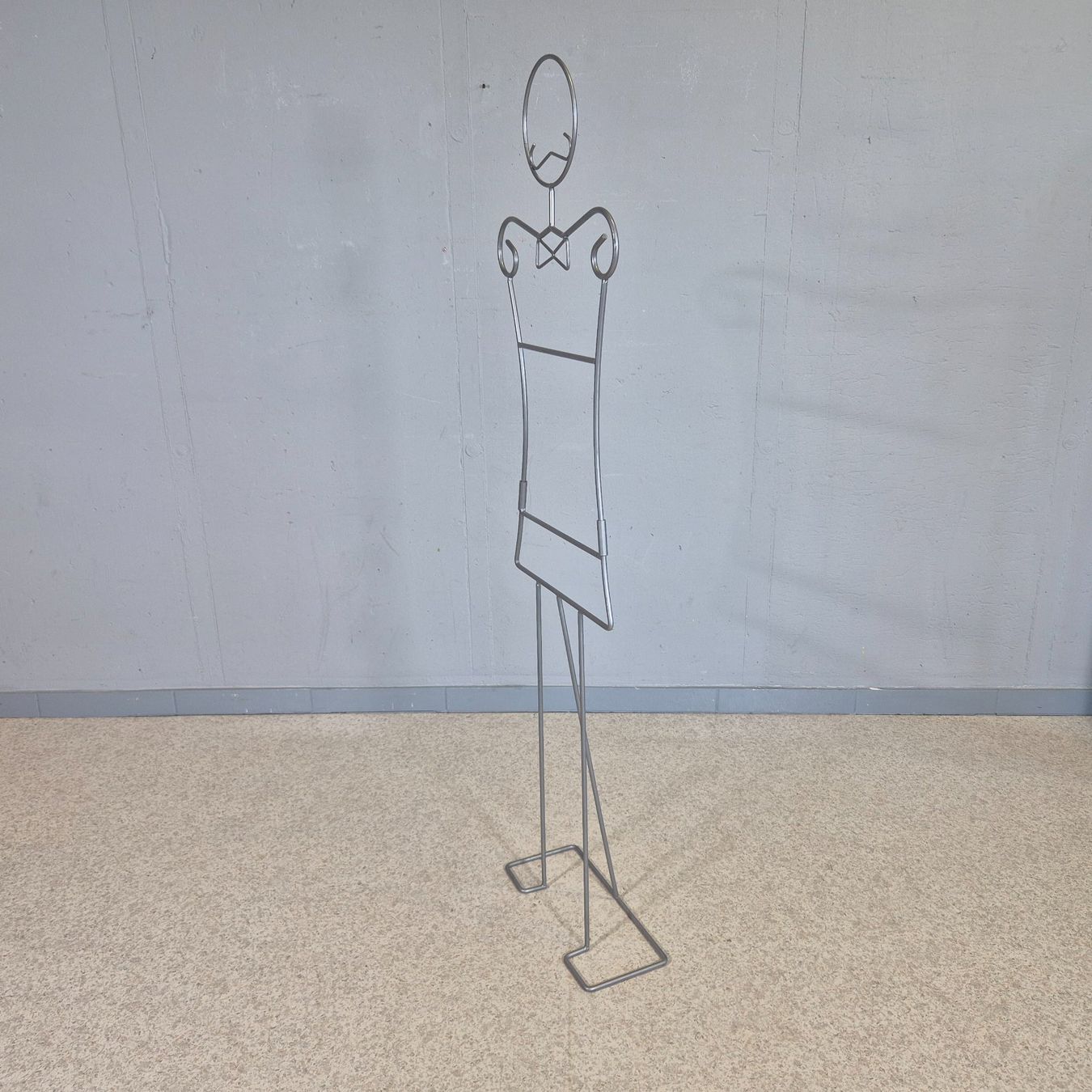 Guardaroba: Man Coat Rack Kleiderständer Garderobe Junge / Mann Metall – Usato da Nottwil venduto da Wondewa-Shop 3