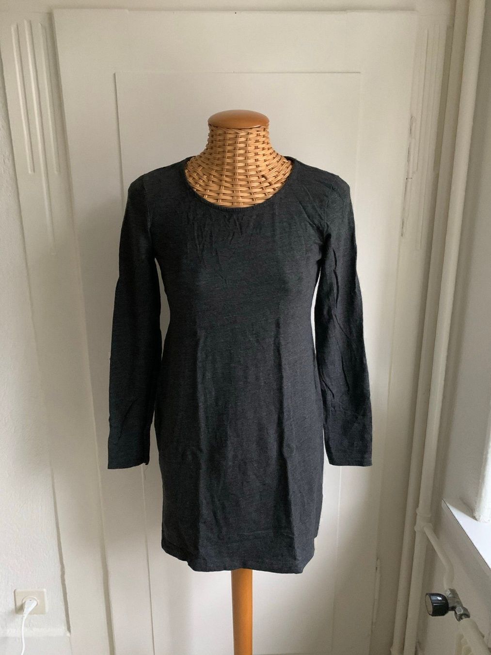 H&M Robes: Kleidchen dunkelgrau - M – D'occasion à Zürich par Diazaio