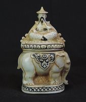 Vitrinenobjekt, Vintage Dose Elefant mit Mann Porzellan