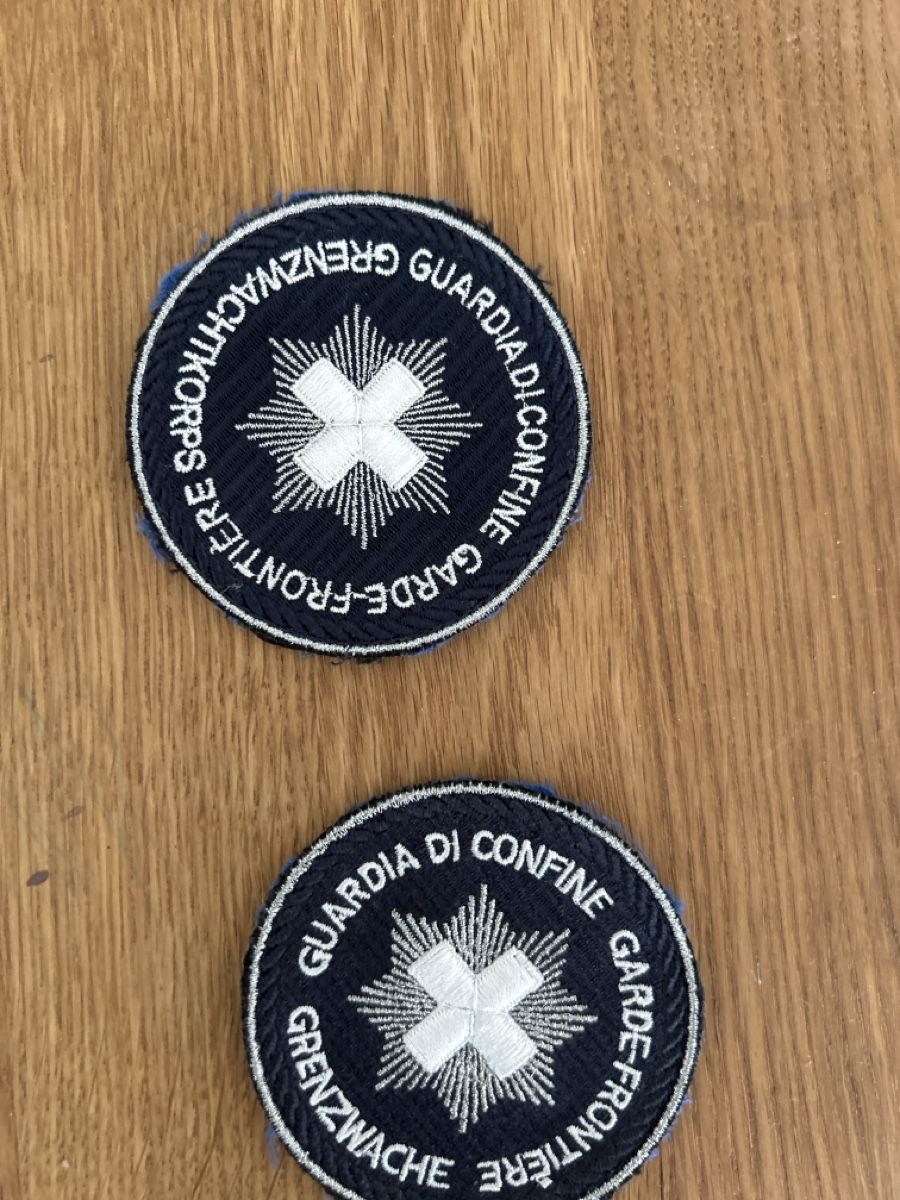 Toppe: 2 Batch Grenzwache – Usato da Montlingen venduto da PaulVitti