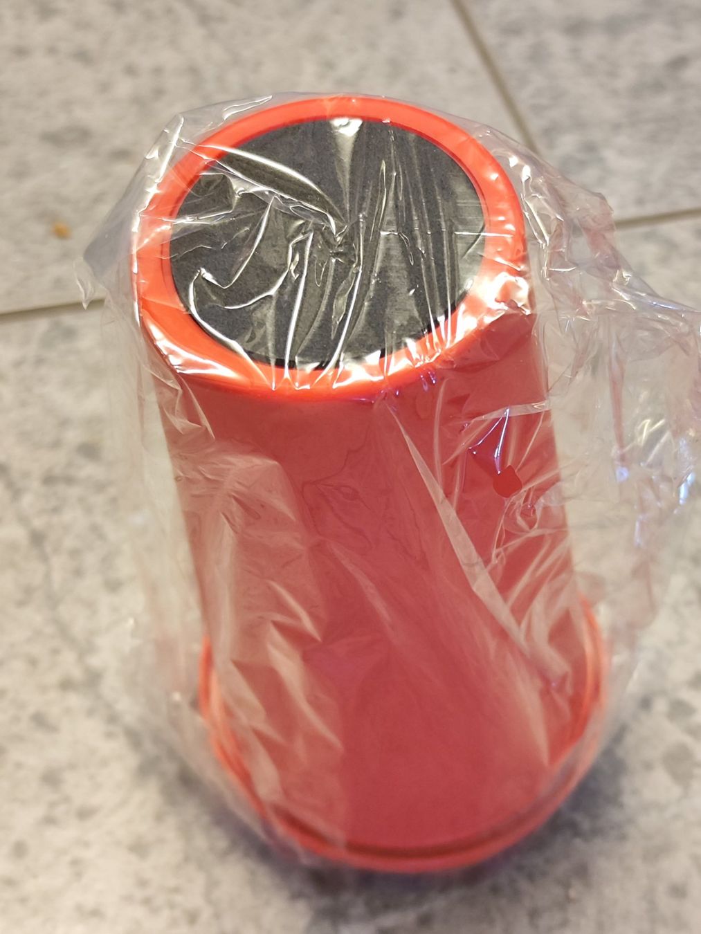 Tassen: Neuer Roter Kaffeebecher mit Deckel, wiederverwendbar – Neu und originalverpackt aus Fislisbach von Hast1976 2