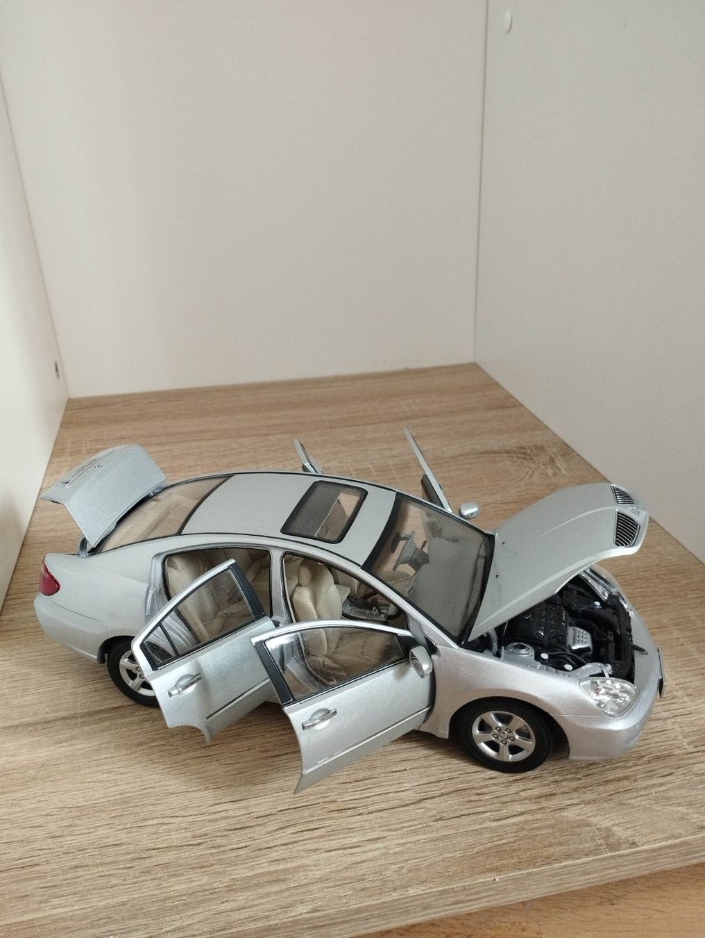 Mitsubishi Modellini d'auto: Mitsubishi Galant - full openings – Usato da Chur venduto da oriori 3