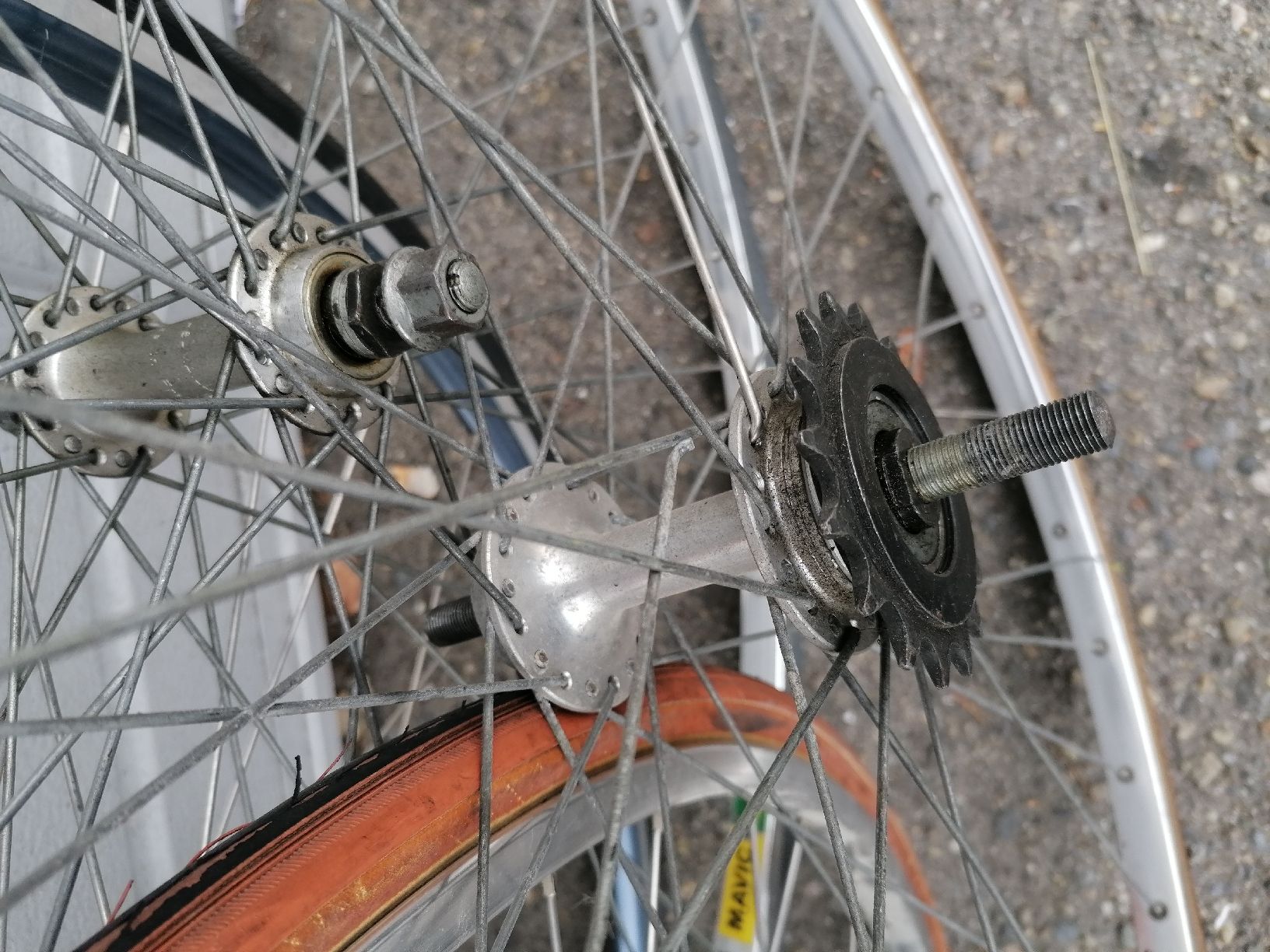 Pneumatici & Ruote complete: Lot de roues piste fixie – Usato da Lausanne venduto da Frankenstein 4