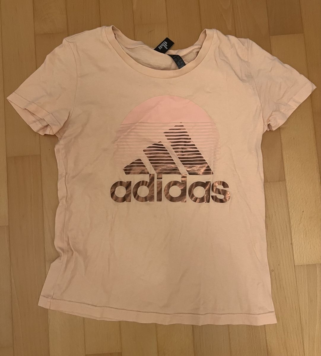 Adidas T-shirt: Adidas T-Shirt – Nuovo (secondo la descrizione) da Weiach venduto da deb_7zrg