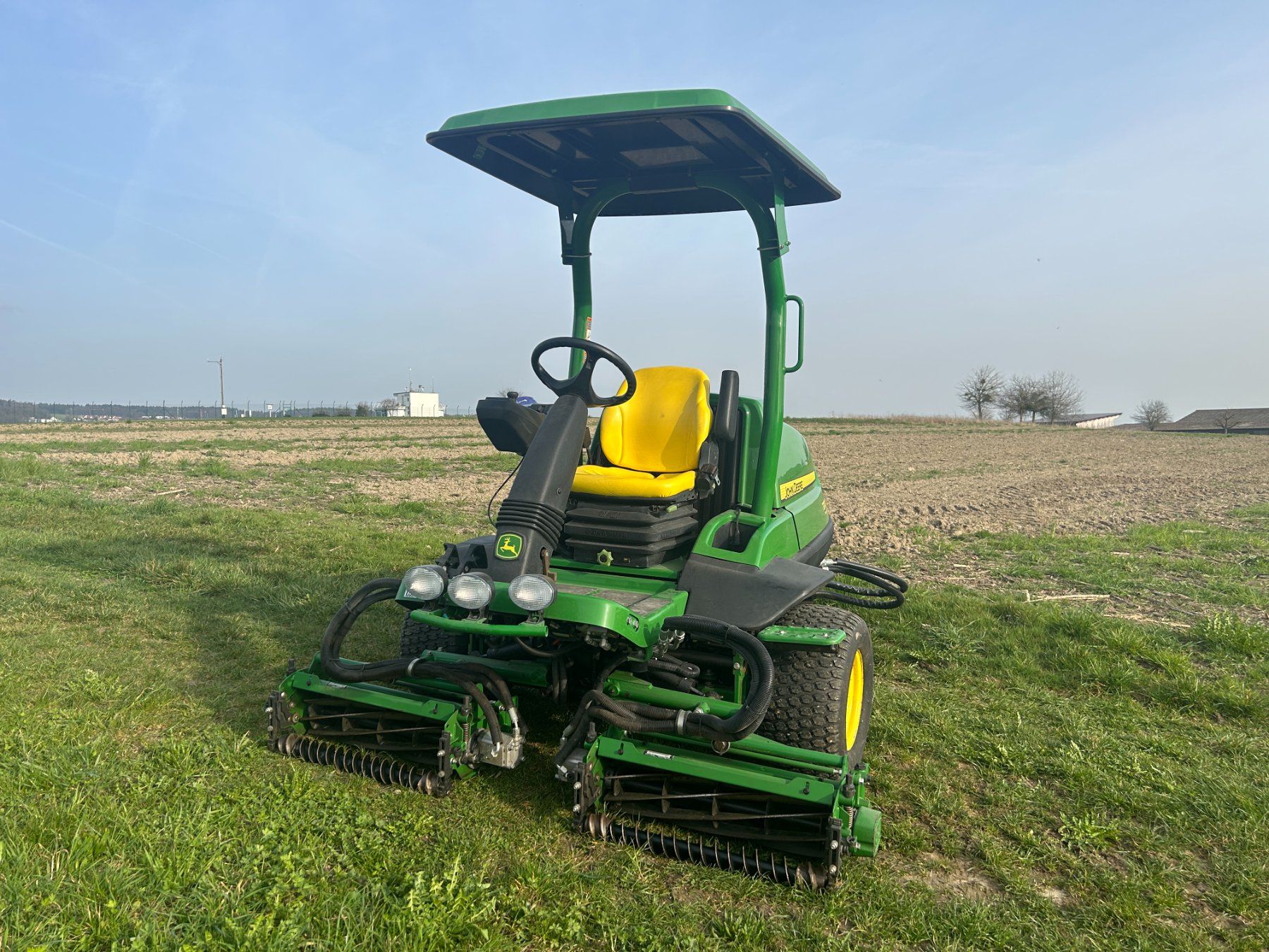 John Deere Tagliaerba: John Deere 7200A Spindelmäher Rasenmäher – Usato da Oberglatt ZH venduto da dealer1936 1