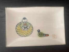 Japan Keramik Platte „Akachan Bed no Naka to Hato” (Kunsth)