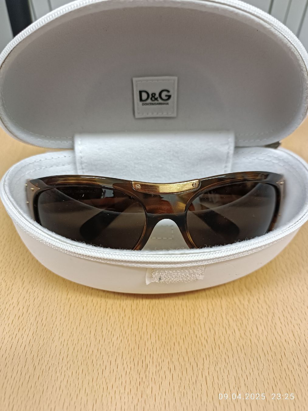 Dolce & Gabbana Occhiali & Lenti: D&G Sonnenbrille mit Etui – Usato da Recherswil venduto da Wassermann_