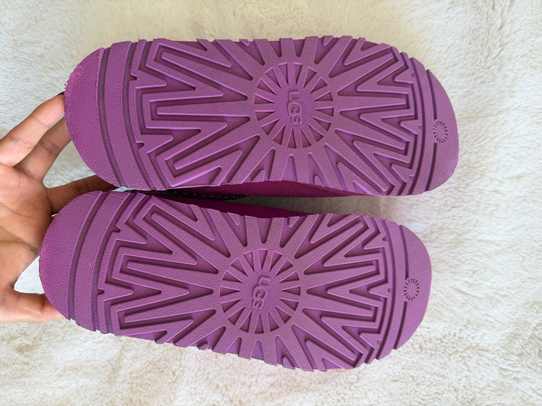 Ugg Chaussures femmes: PINK UGGS – Neuf (Voir description) à Lausanne par naa_f7gg 7