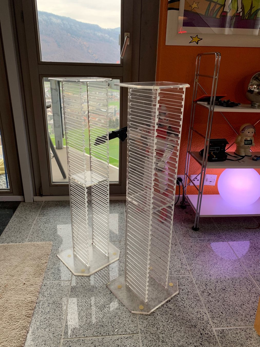 Racks & Ständer: 2× Plexiglas CD-Tower 80er/90er – transparenter CD Ständer – Gebraucht aus Stans von Bridges_Vintage 1
