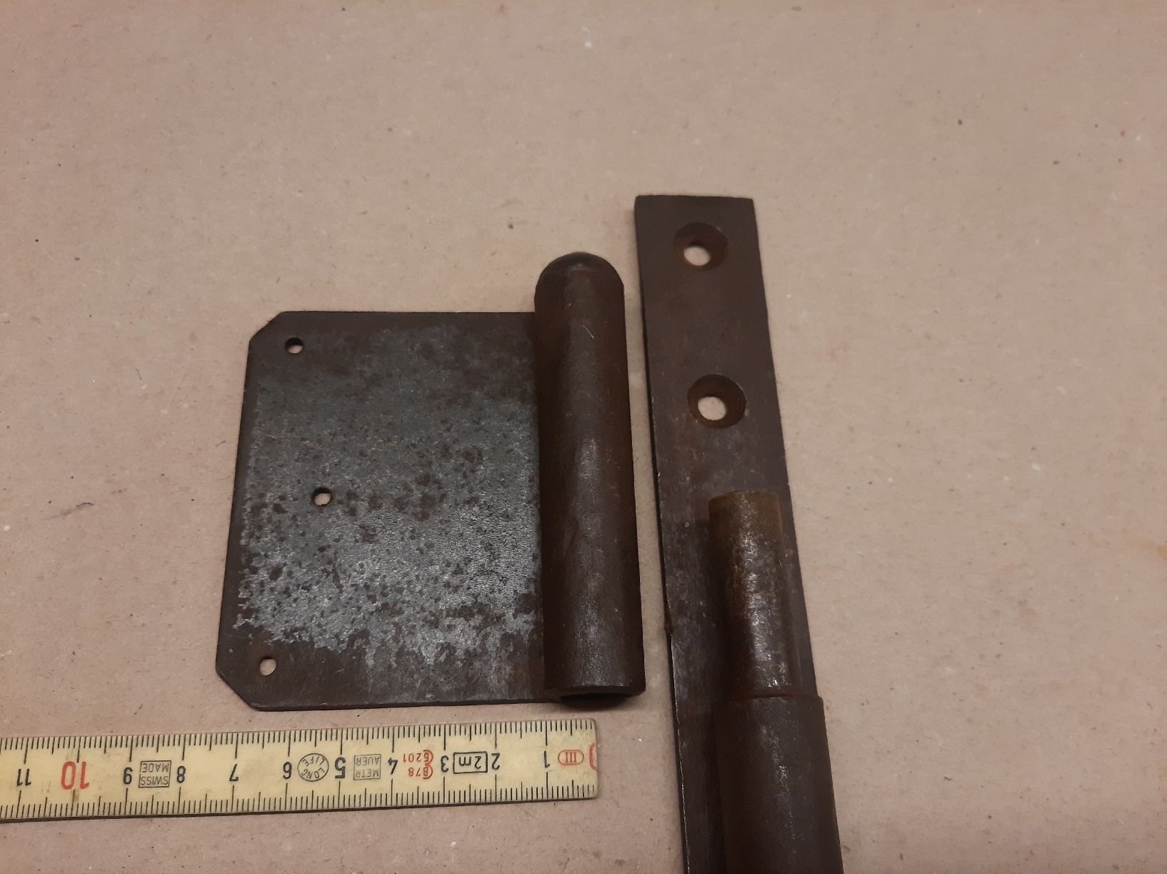 Porte: Altes Scharnier aus Eisen, 32 cm – Usato da Mels venduto da Melzi 1