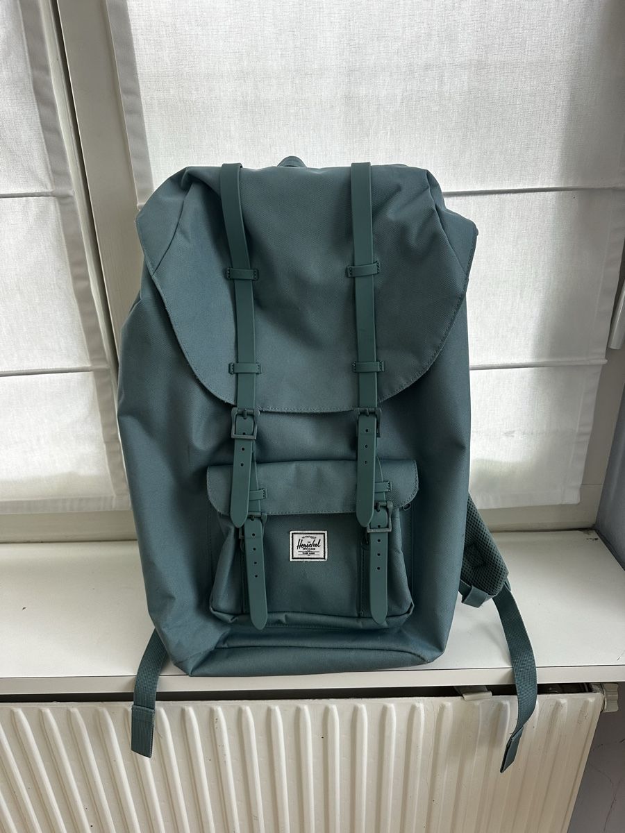 Sacs à dos: Herschel Little America Rucksack – D'occasion à Kilchberg ZH par tes_66wp