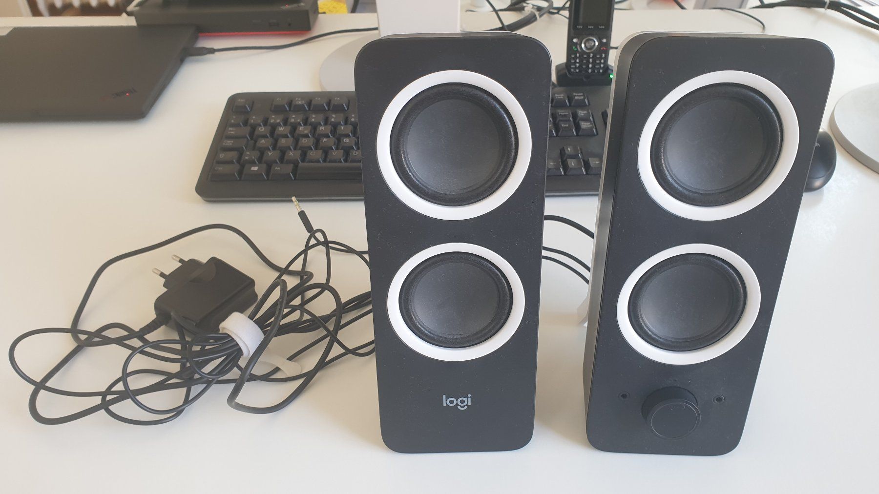 Logitech Haut-parleurs: Logitech Multimedia Speakers Z200 – D'occasion à Stäfa par Supertramp73