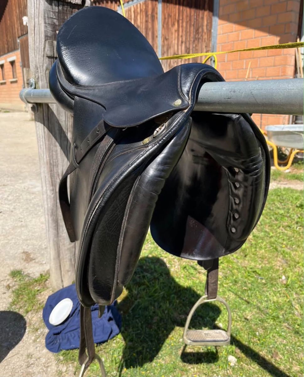 Selle & Accessori: Dressursattel vom Röösli – Usato da Frauenkappelen venduto da www_b6k8 2