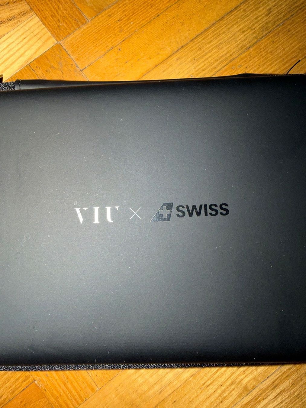 Kosmetikkoffer: VIU Swiss Business Class Amenity Kit – Gebraucht aus bioggio von lenny023