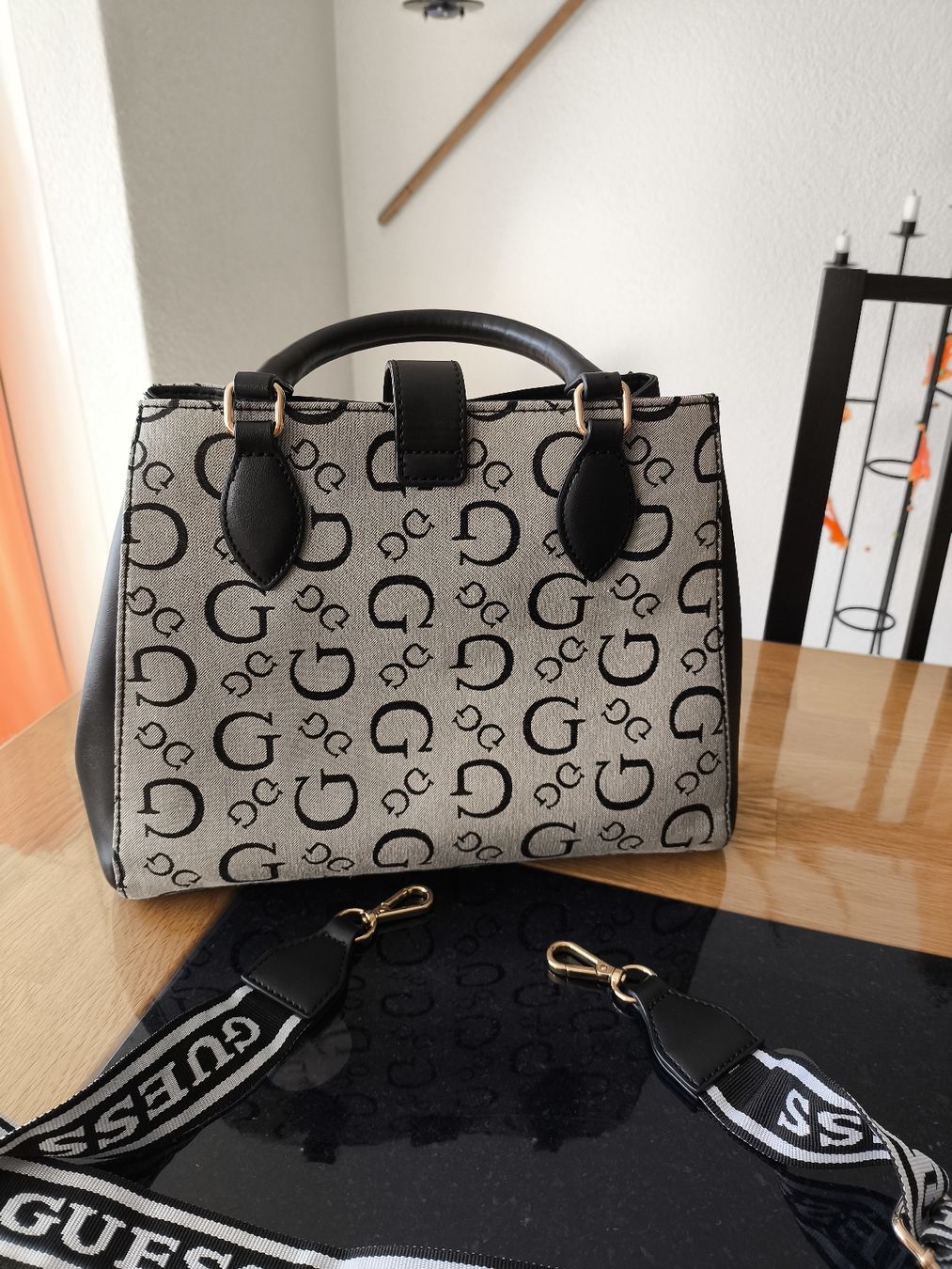 Guess Taschen für Damen: Handtasche GUESS – Neu (gemäss Beschreibung) aus Burgdorf von Ropajesi 1