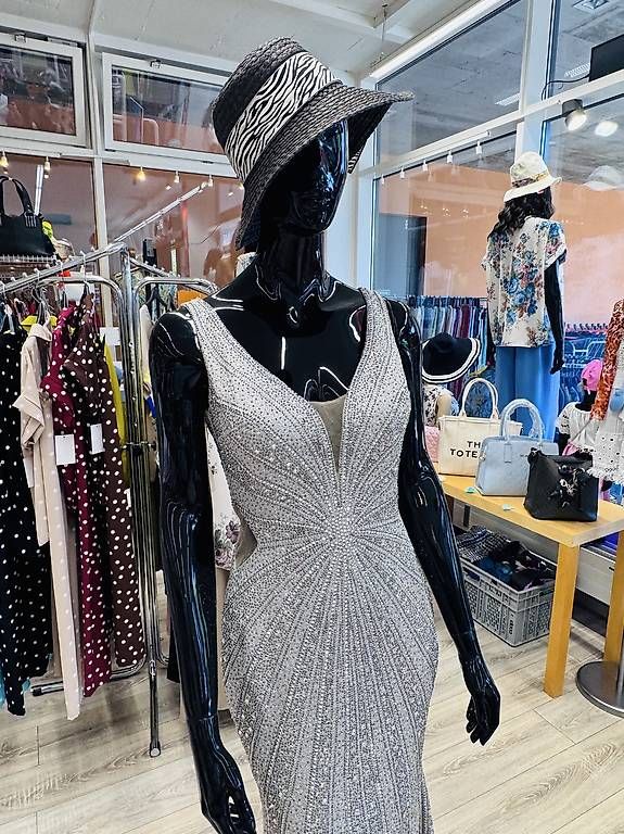 Vestiti: Elegantes Abendkleid – Usato da Fislisbach venduto da ant_sws8 3
