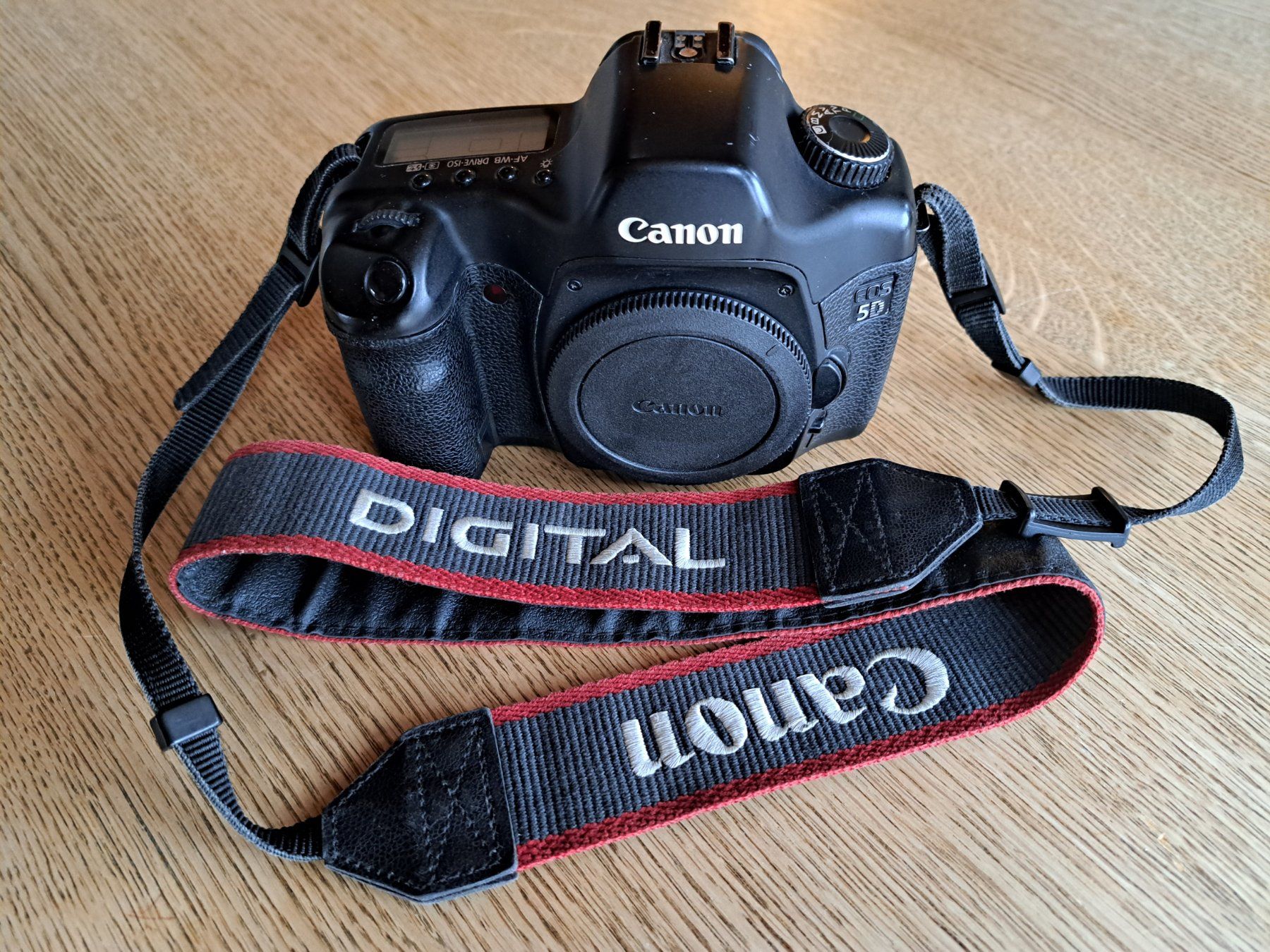 Canon Fotocamera: Canon 5d Mark I Classic mit Batteriegriff – Usato da Zwingen venduto da Tigertimmi 1