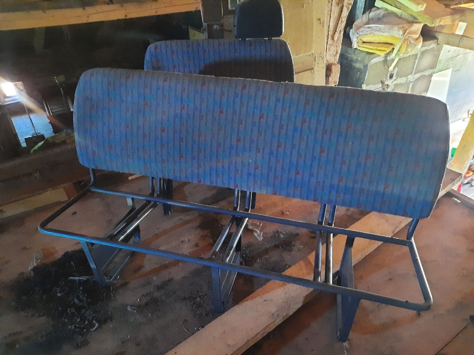 VW Tutti pezzi di ricambio auto: VW T4 Rückbänke – Usato da La Ferrière venduto da sim_q8gs 1