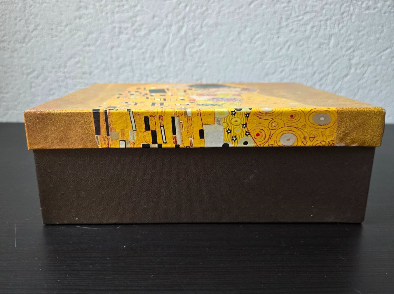 Cartoline postali: Service à thé - représentant "le Baiser" de G. Klimmt – Nuovo e nell'imballaggio originale da Ursy venduto da cri_s22p 2