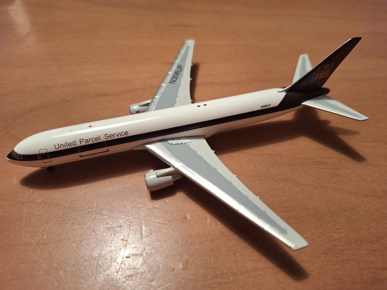 Boeing Modellbausätze & Standmodelle: UPS Boeing B767-300 1:400 – Gebraucht aus Sargans von nicsam1815 1