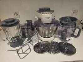 Kenwood Küchenmaschine mit viel Zubehör