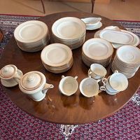 Très beau Set vaisselle porcelaine 83 pièces
