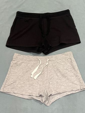 2 Stoffhosen kurz Grösse S 36/38