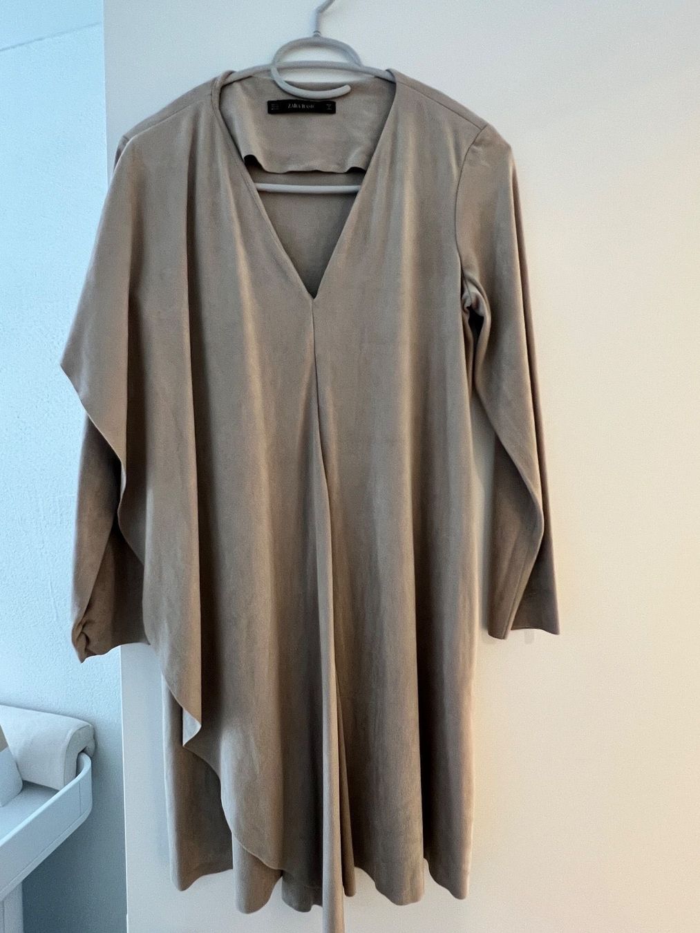 Kleider: Kleid XS Zara Beige – Gebraucht aus Schafisheim von inf_5dtw 1