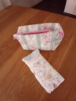 Kosmetiktasche mit kleinem Etui Stoff Blumen neuwertig