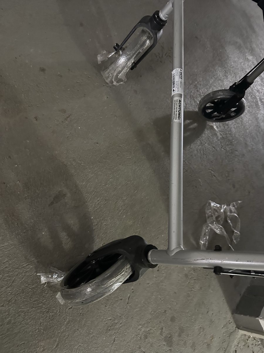 Gehhilfen: Rollator – Neu (gemäss Beschreibung) aus Bützberg von Chisco 4