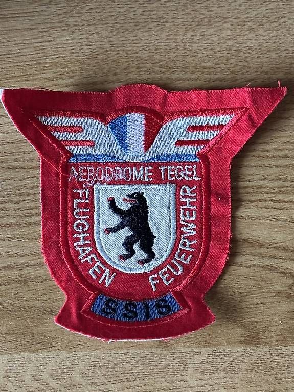 Placchette & Badge: Oberarmabzeichen Feuerwehr Berlin-Tegel – Usato da Salvenach venduto da Haeseli59