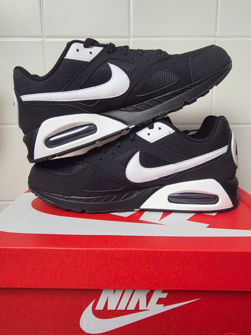Nike Herrenschuhe: Nike Air Max IVO – Neu und originalverpackt aus Fleurier von dav_xx8y 1