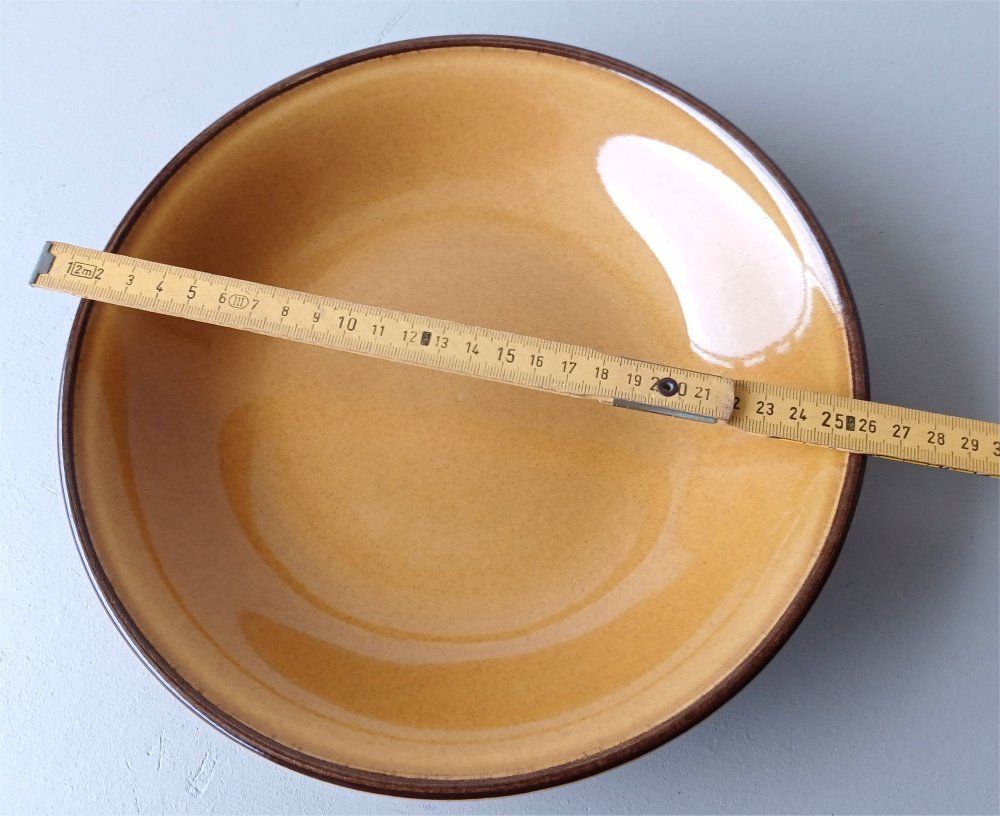 Rössler Servierplatten: RÖSSLER große runde Senffarbe Platte 26cm -F18 – Gebraucht aus Morges von vimajes12 2