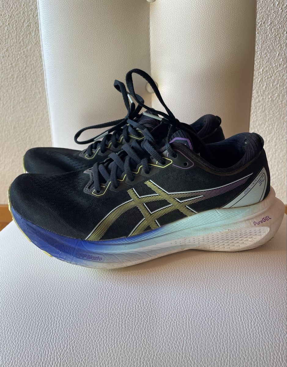 Asics Damenschuhe: ASICS GEL-Kayano 30 Laufschuhe – Gebraucht aus Hausen am Albis von Kleiderschrank.Elena 1