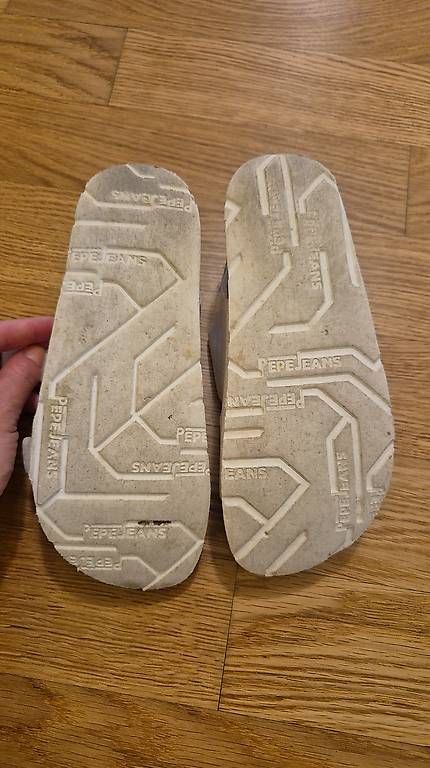 Pepe Jeans Scarpe per ragazze: Sandalen von pepe jeans Gr.31 – Usato da Zürich venduto da RominaD01 1