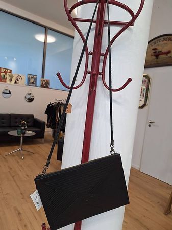 Pochette en cuir, sac Lara Kazis
